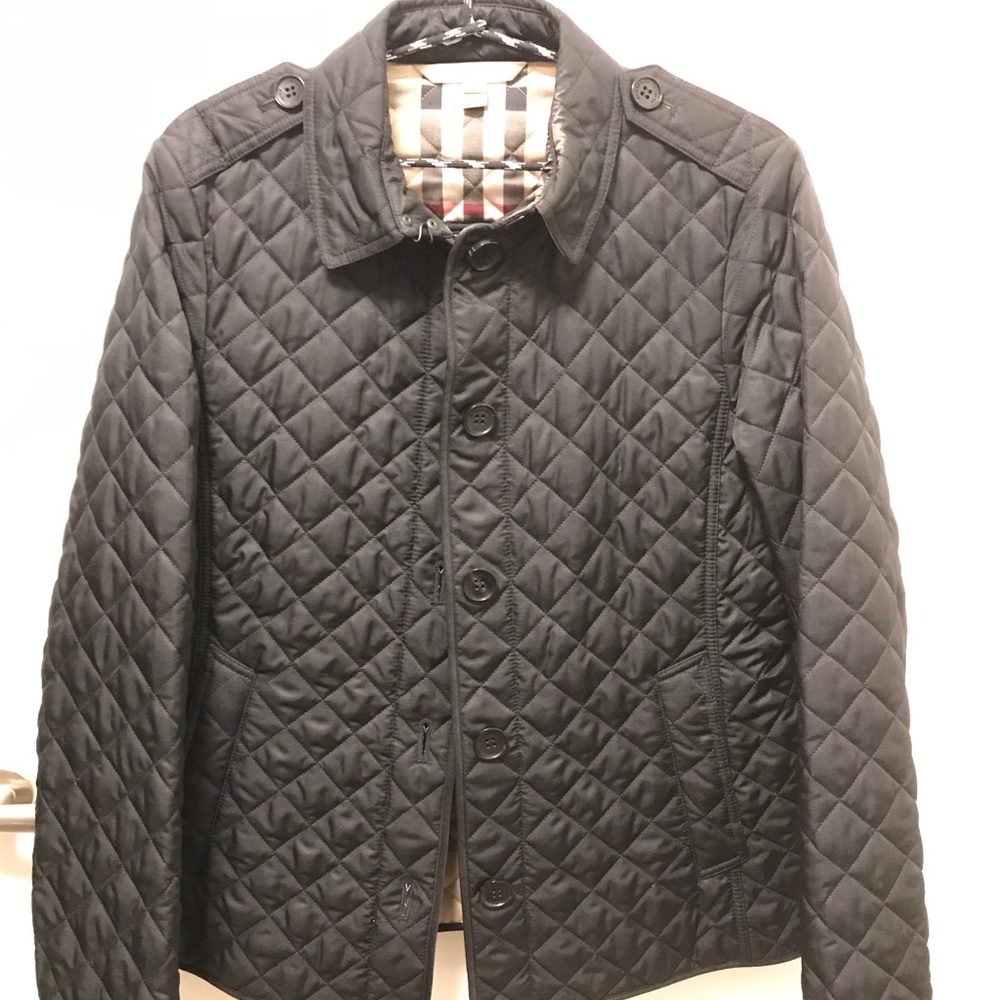 Burberry diamond quilted jacket in Navy. Size L.
